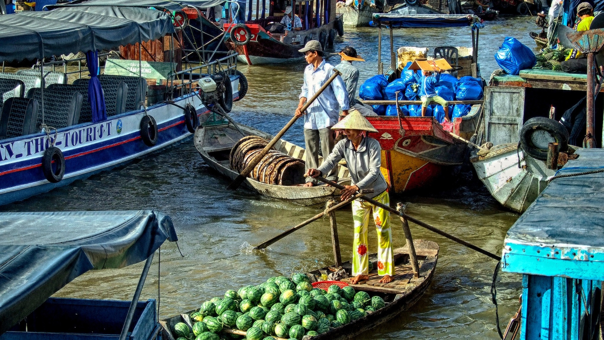 Day 3 The Bustling Atmosphere At Cai Be Floating Market