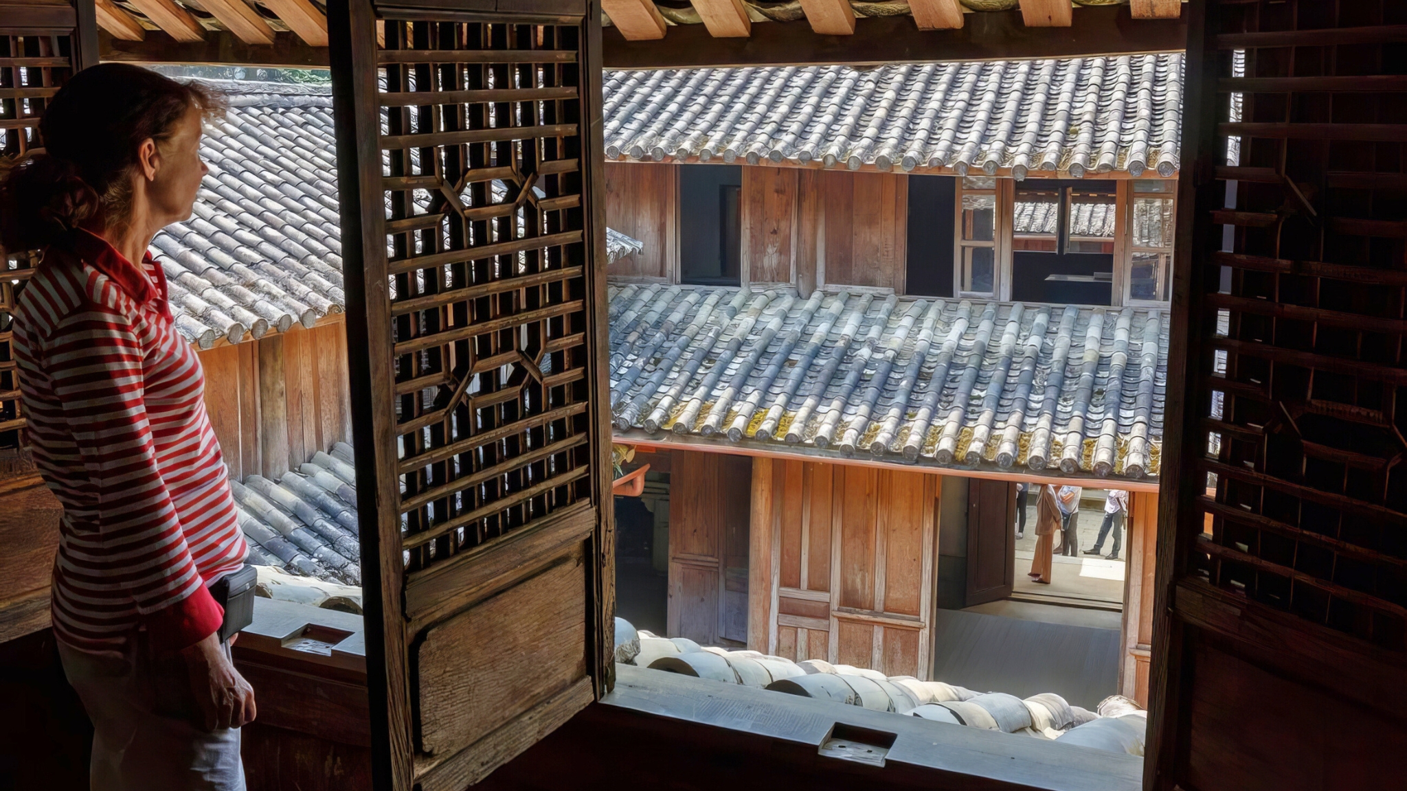 Day 2 Discover The Rich History Of The H'mong King Palace