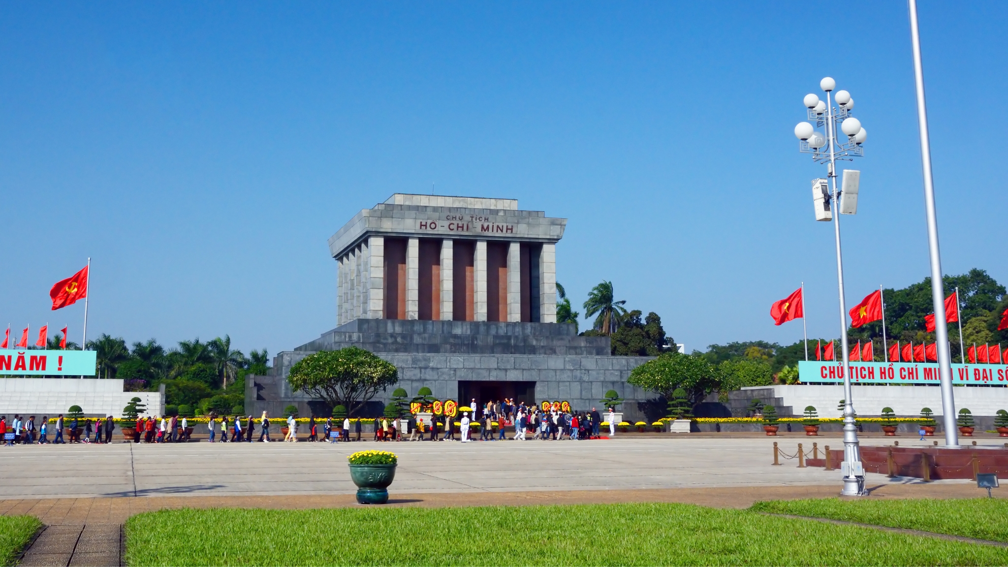 Day 2 Pass By The Iconic Ho Chi Minh Mausoleum