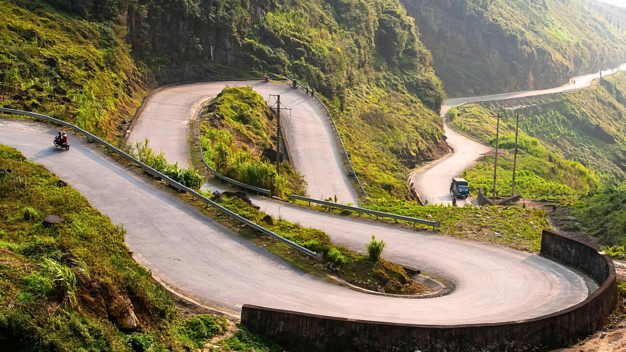 Day 2 Signature Winding Roads At Bac Sum Pass