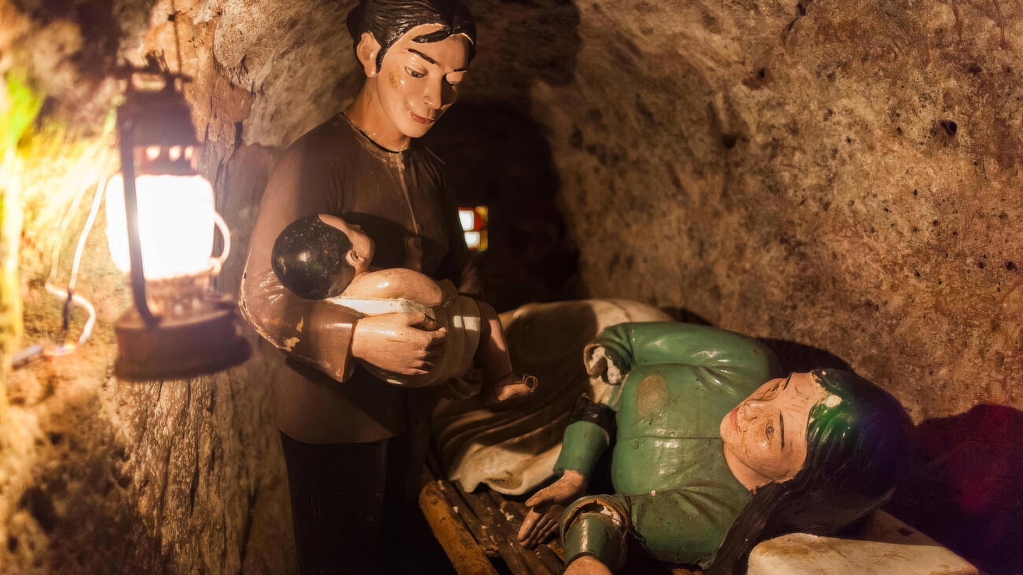 Day 4 Explore Vinh Moc Tunnels, Used By The North Vietnamese Army For Shelter During Bombing Raids