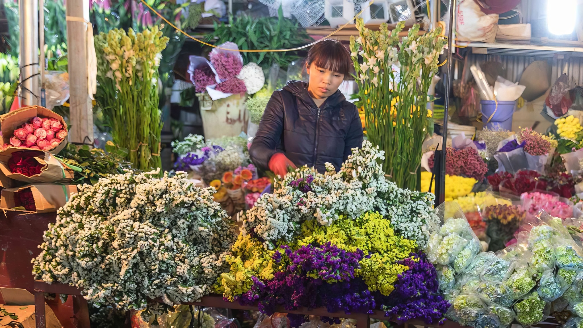 Day 1 Wander Through The Vibrant Quang Ba Flower Market