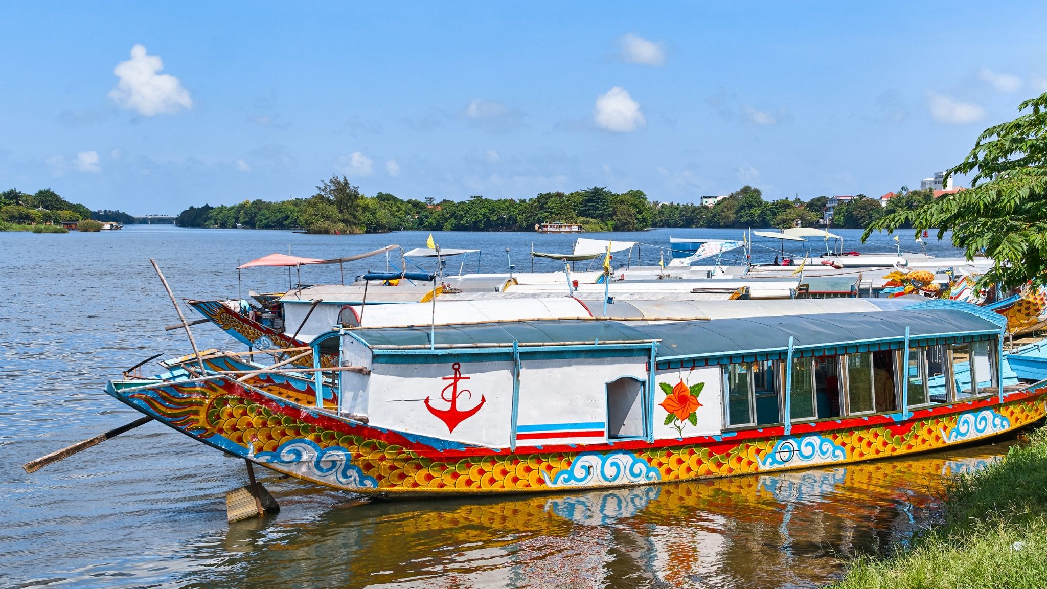 Day 2 Hop On A Dragon Boat To Cruise The Perfume River