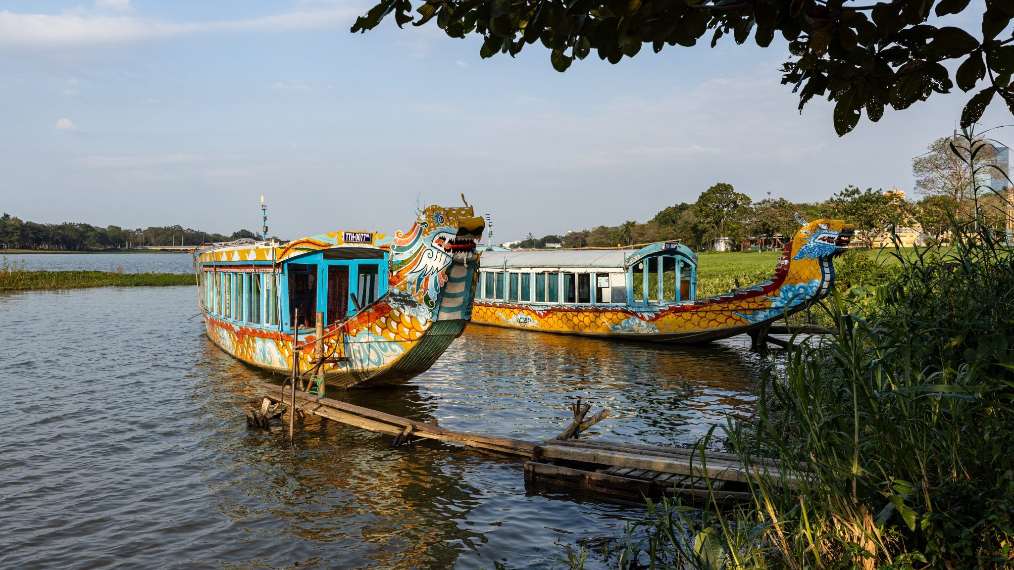 Day 4 Enjoy A Dragon Boat Ride Along The Picturesque Perfume River