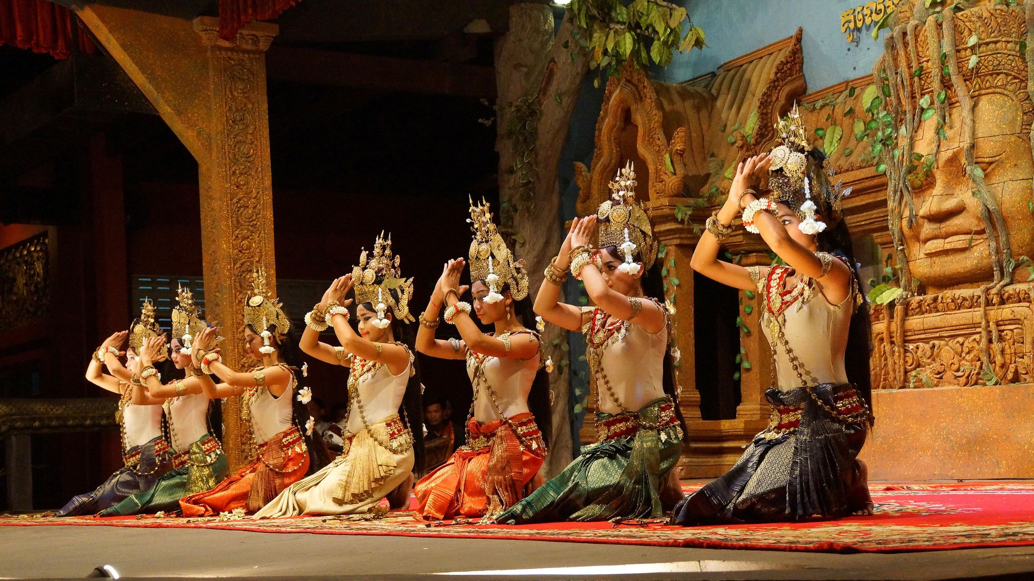 Day 9 Experience The Elegance Of A Traditional Apsara Dance Show