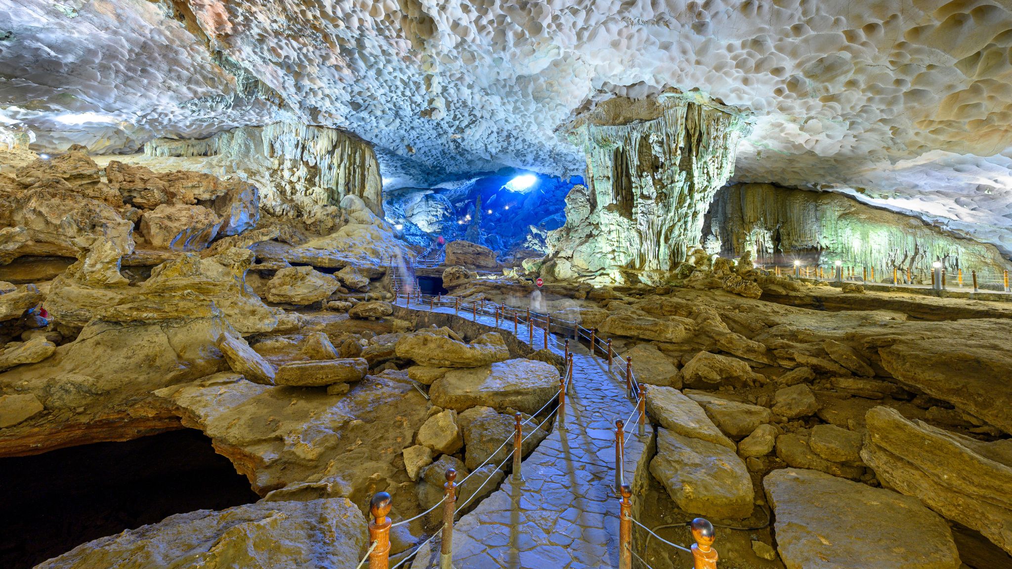 Day 10 Explore The Magnificient Sung Sot Cave