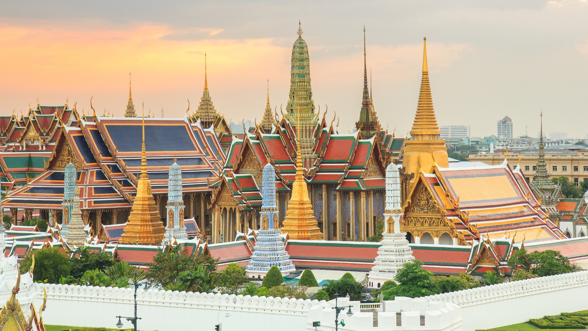 Day 2 Witness The Sacred Emerald Buddha At Wat Phra Kaew