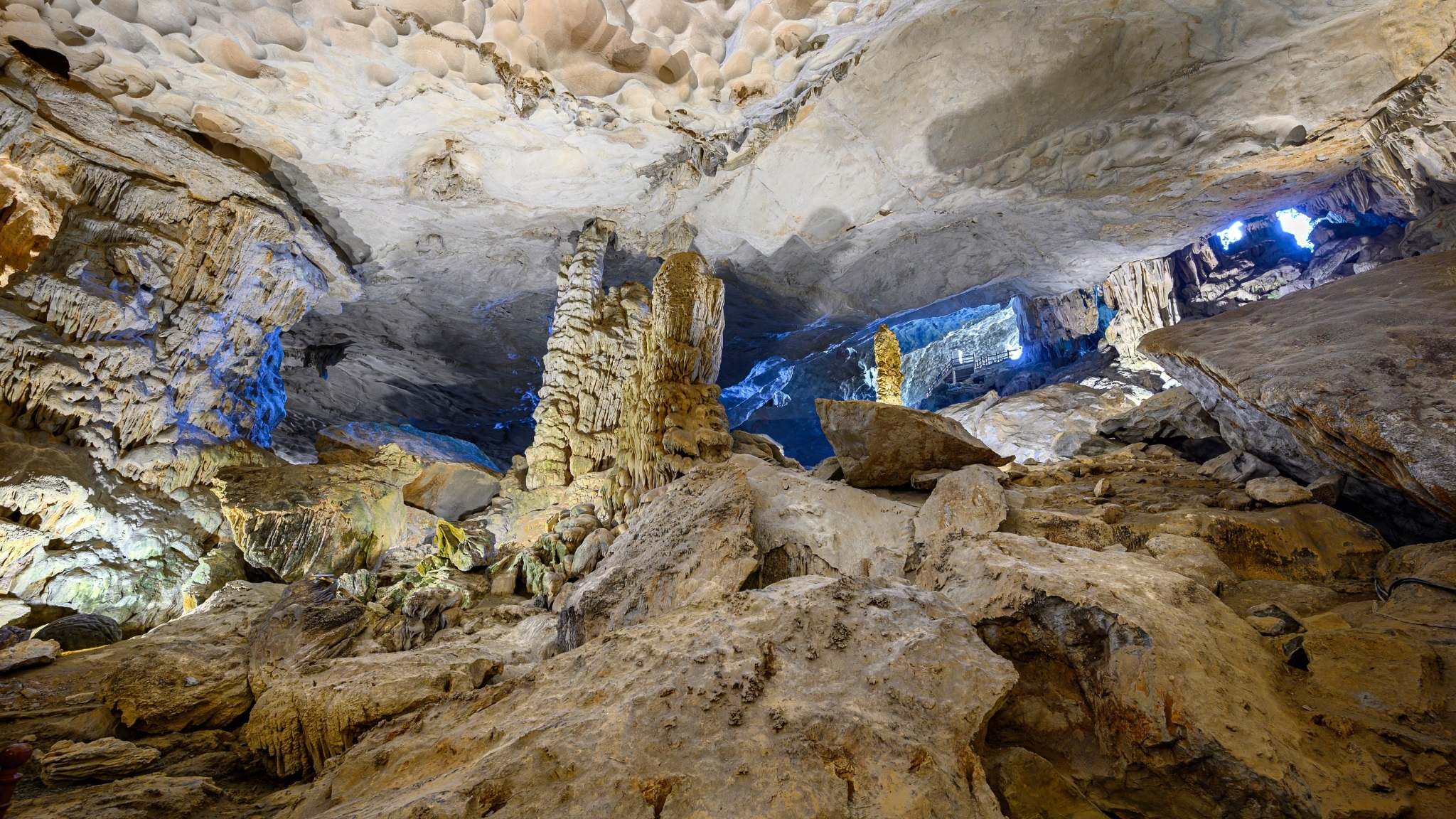 Day 12 Explore The Majestic Sung Sot Cave