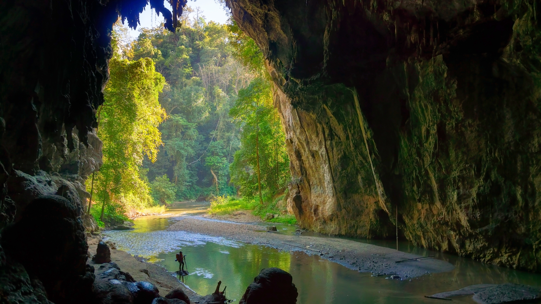Northern Thailand & Vietnam Highlands Trek with Halong Bay Cruise – 14 Days