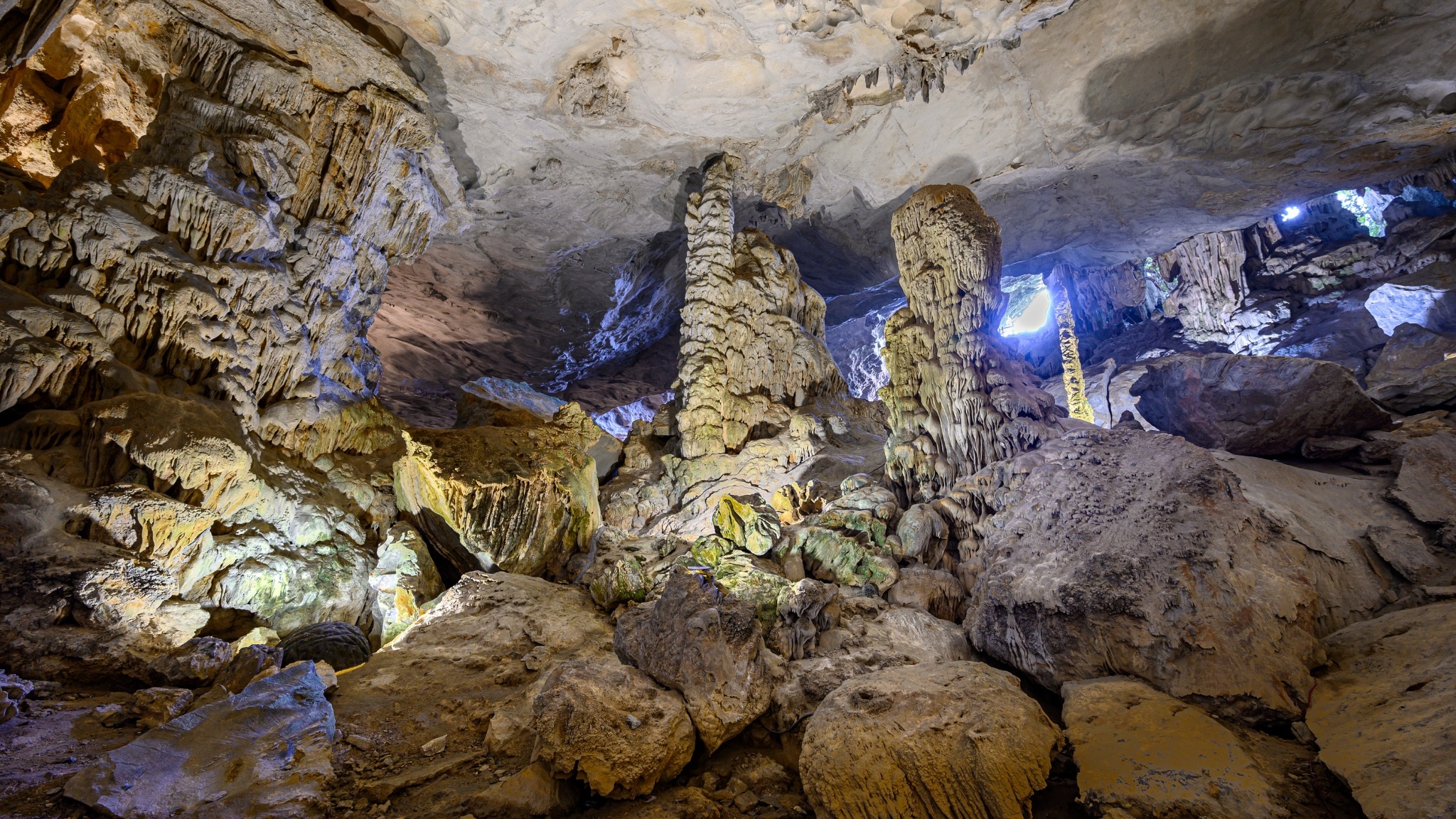 Day 10 Marvel At The Majestic Beauty Of Sung Sot Cave