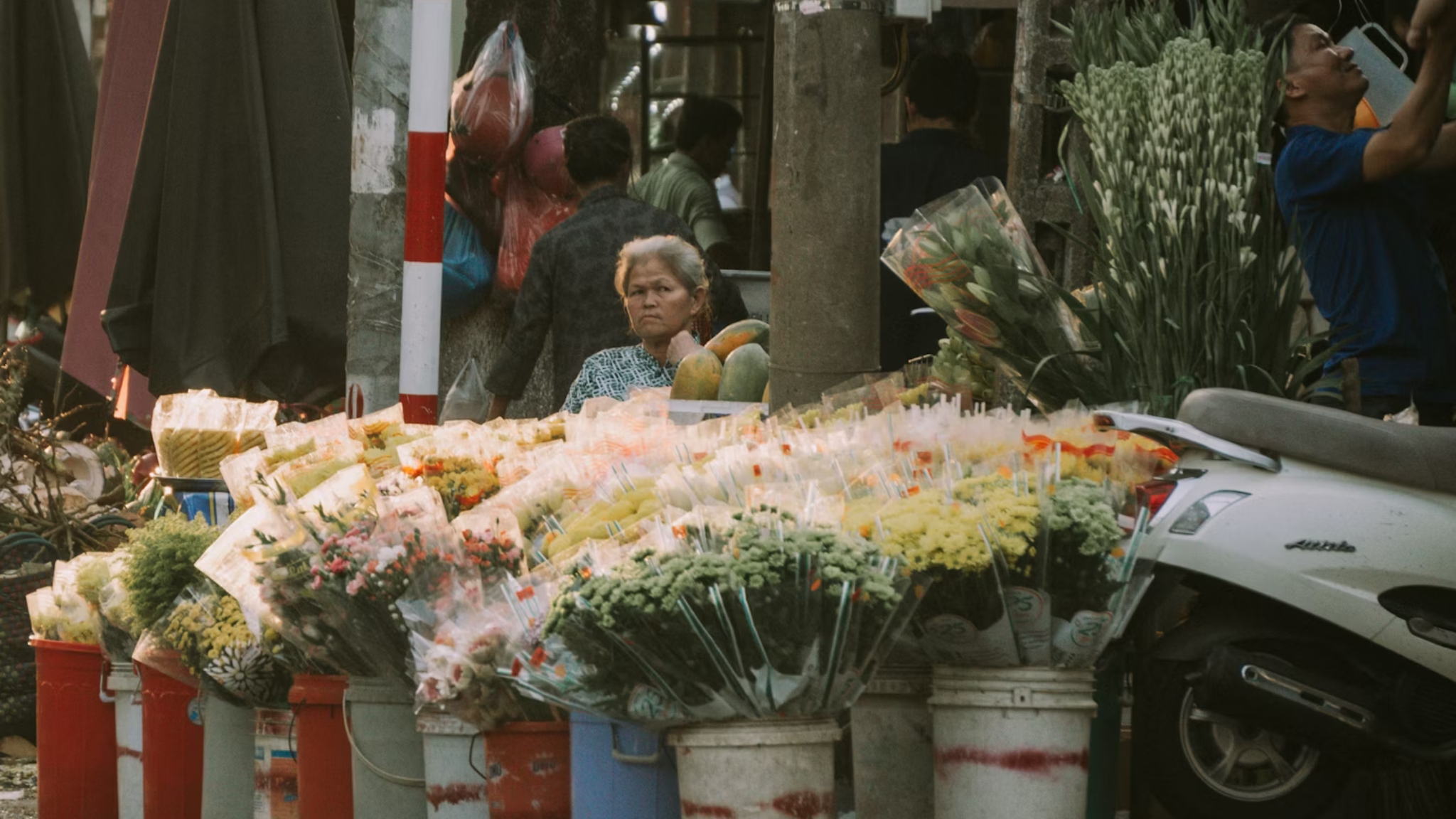Day 1 Wander Through Ho Thi Ky Flower Market, A Kaleidoscope Of Color, Fragrance, And Local Charm