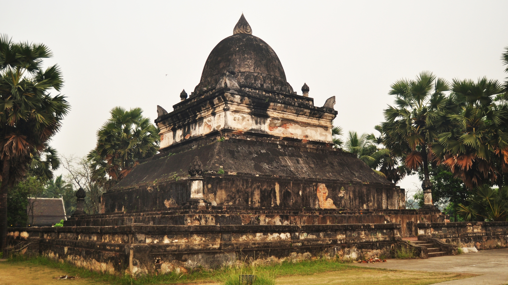 Day 9 Step Back In Time At Wat Visoun The Oldest Temple In Luang Prabang