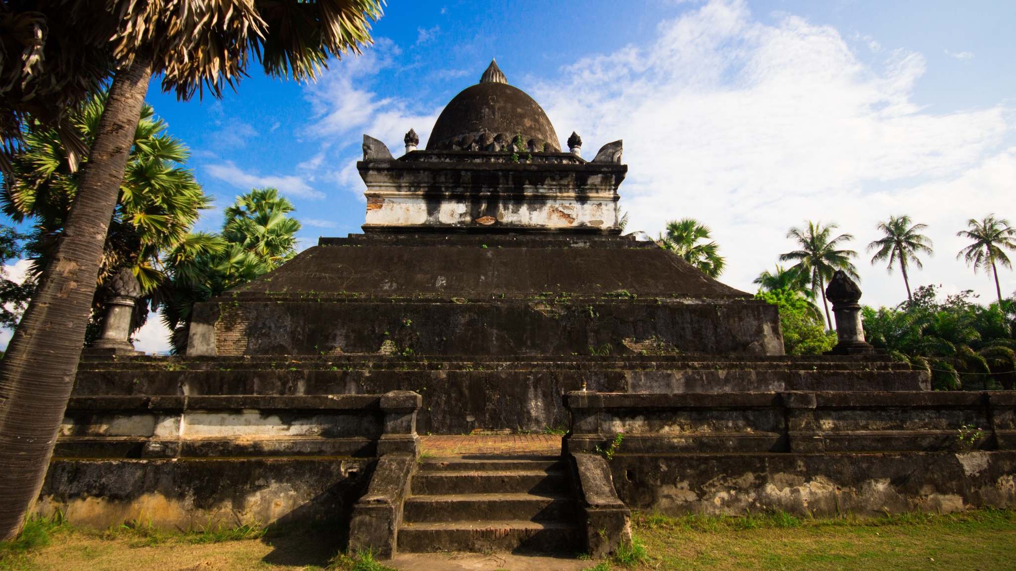 Day 9 Admire The Unique Watermelon Shaped Stupa Of Wat Visoun