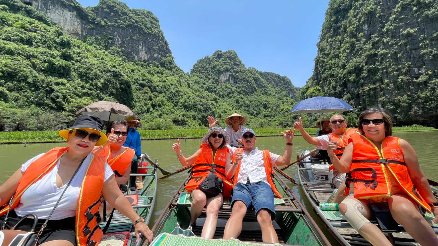 Boat ride through Ninh Binh’s scenic waterways