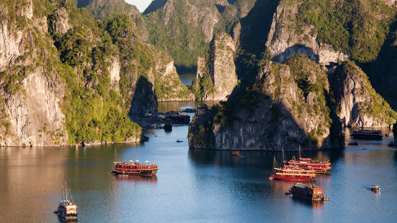 The exceptional scenic beauty of Halong Bay
