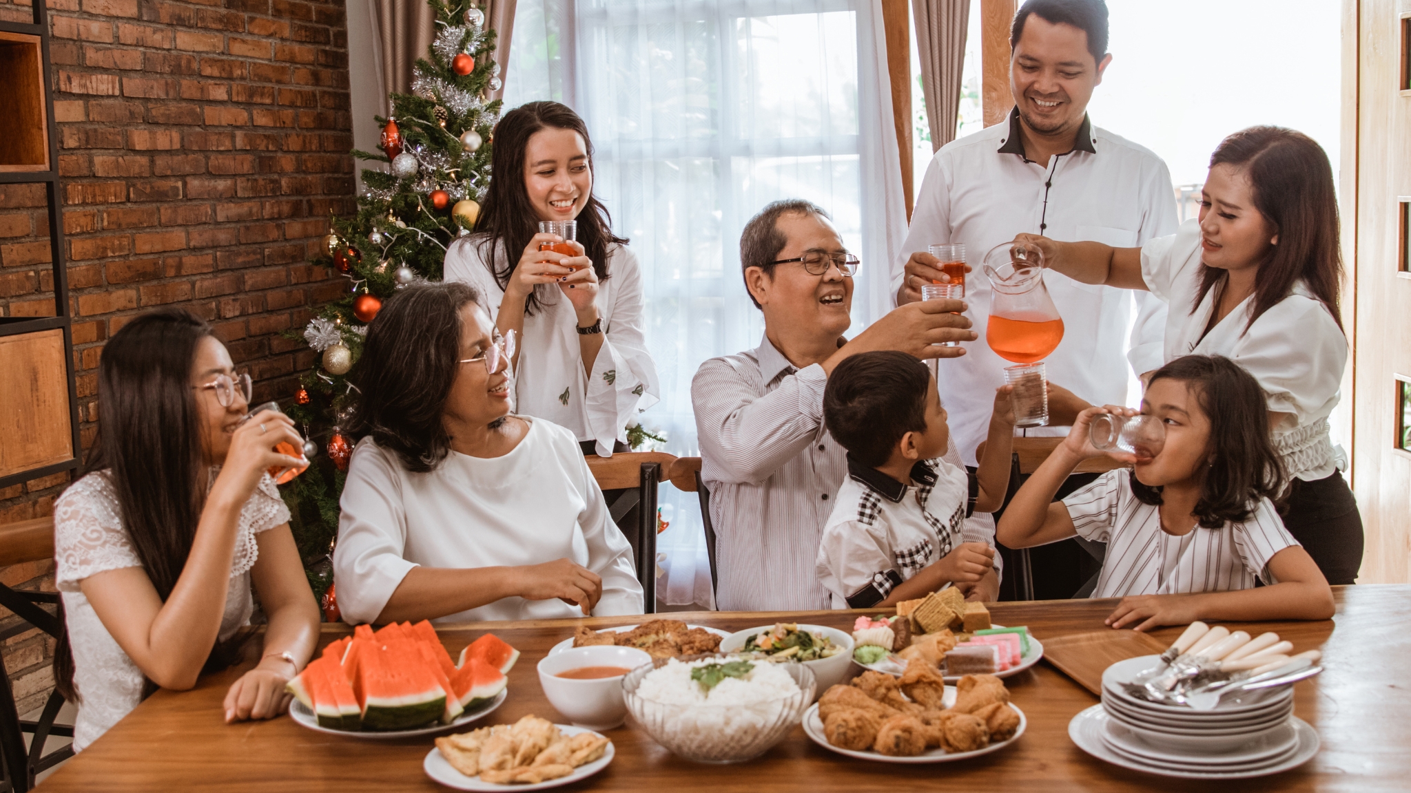 Witness The Intergenerational Dynamics During The Meal