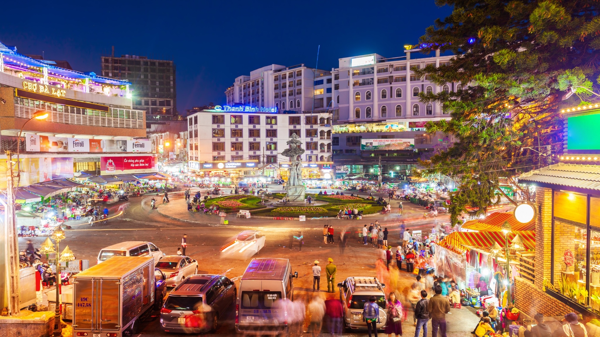 Day 1 Experience Bustling Atmosphere At Famous Da Lat Night Market
