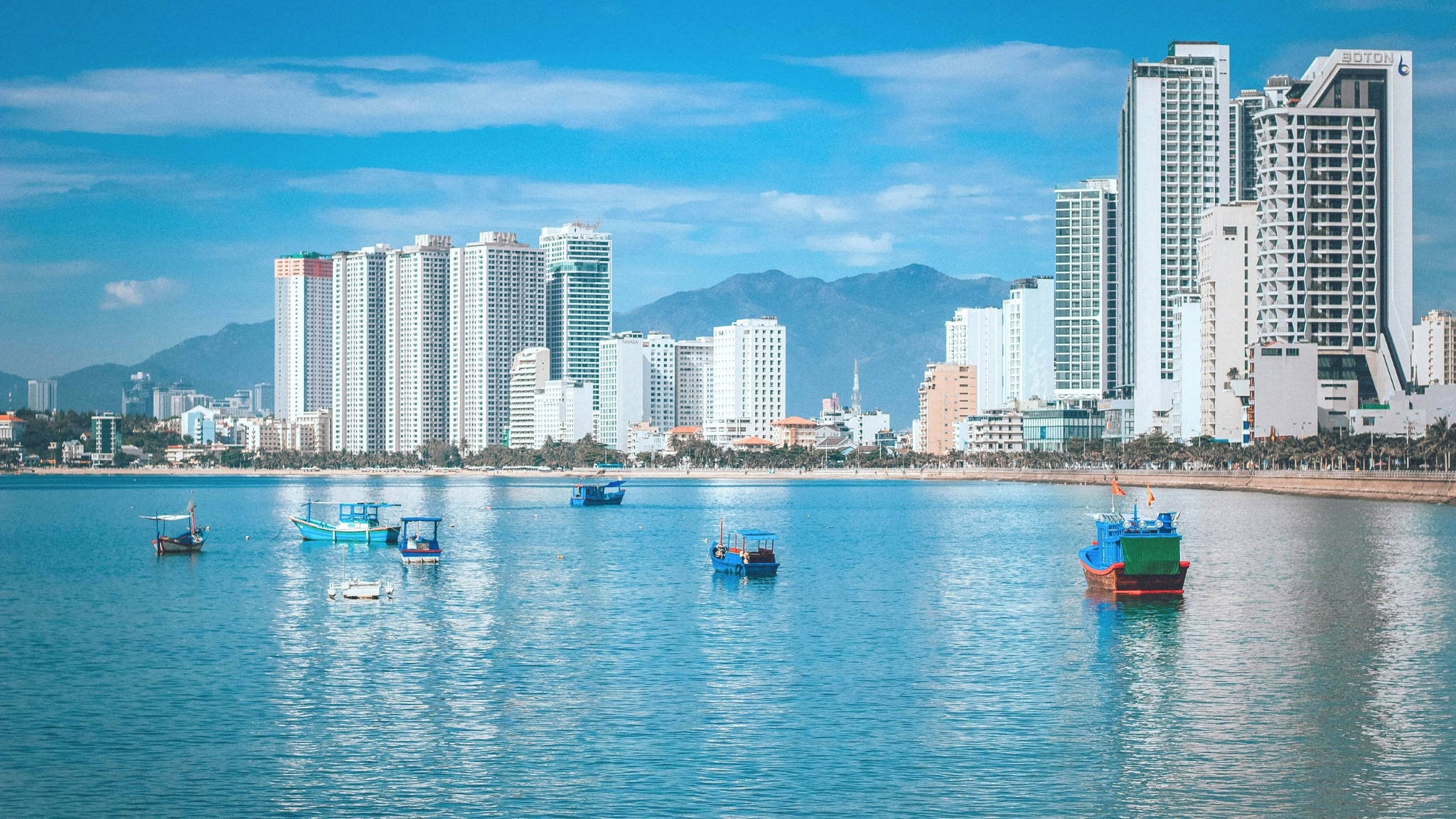 Day 4 Board A Boat And Glide Across The Sparkling Turquoise Waters Of Nha Trang Bay