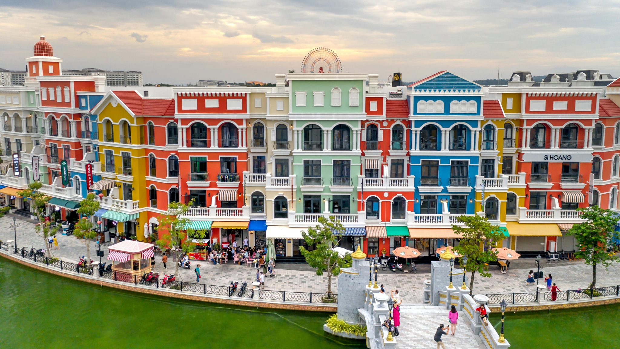 Day 2 Explore Grand World Phu Quoc With Vibrant Streets, Shops, And Entertainment