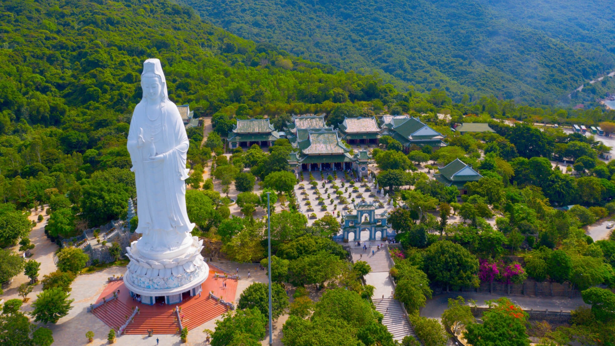 Day 4 Marvel At The Towering Lady Buddha Statue At Sacred Linh Ung Pagoda