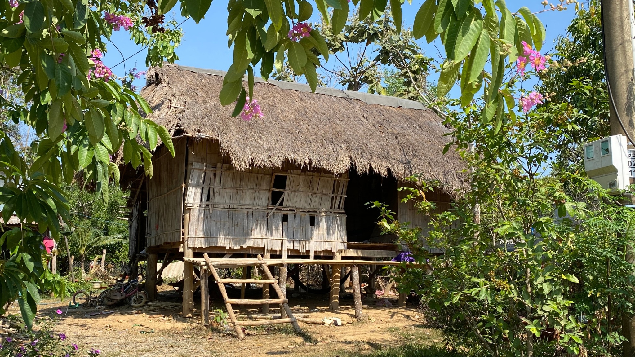 Day 7 Discover A Centuries Old Stilt House In Se Dang Village
