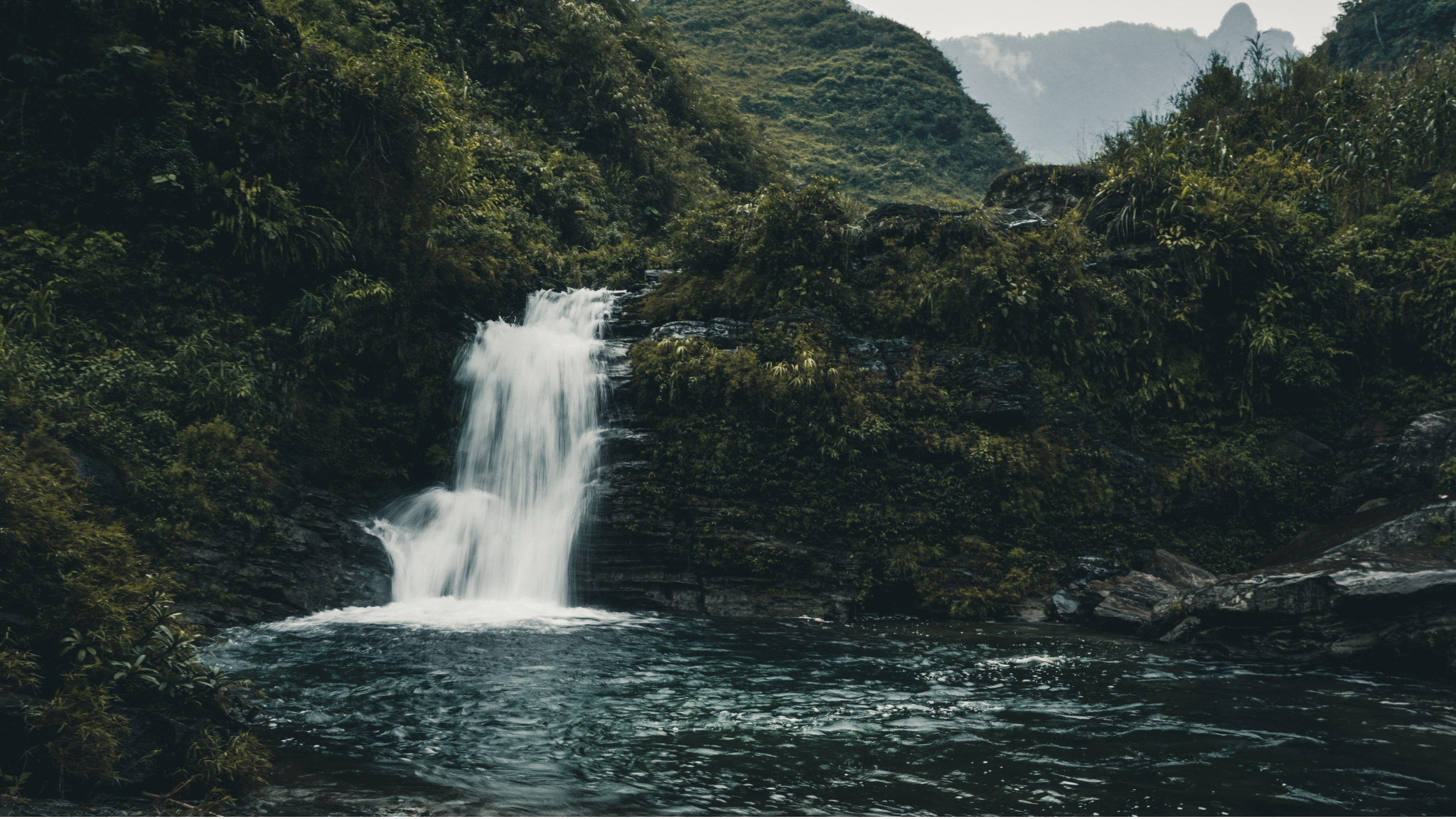 Day 4 Discover Refreshing Beauty At The Hidden Du Gia Waterfall