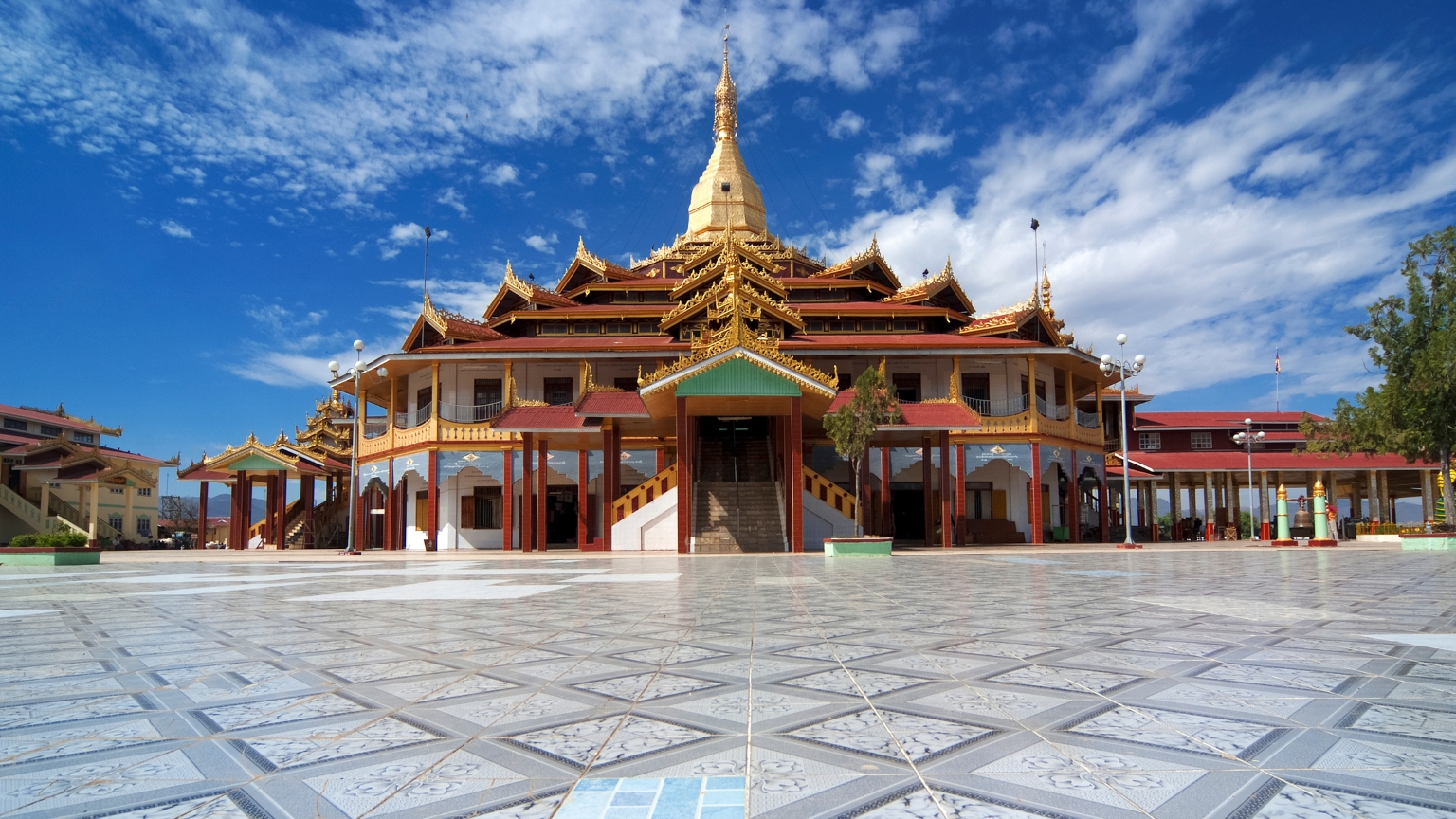 Day 9 Admire The Sacred Buddha Images At Phaungdaw Oo Pagoda
