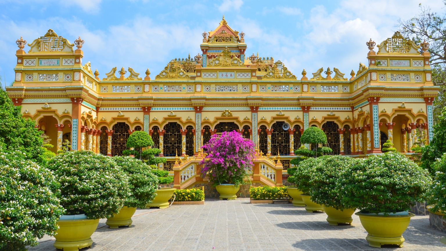 Day 9 Explore The Beautiful Vinh Trang Pagoda In My Tho