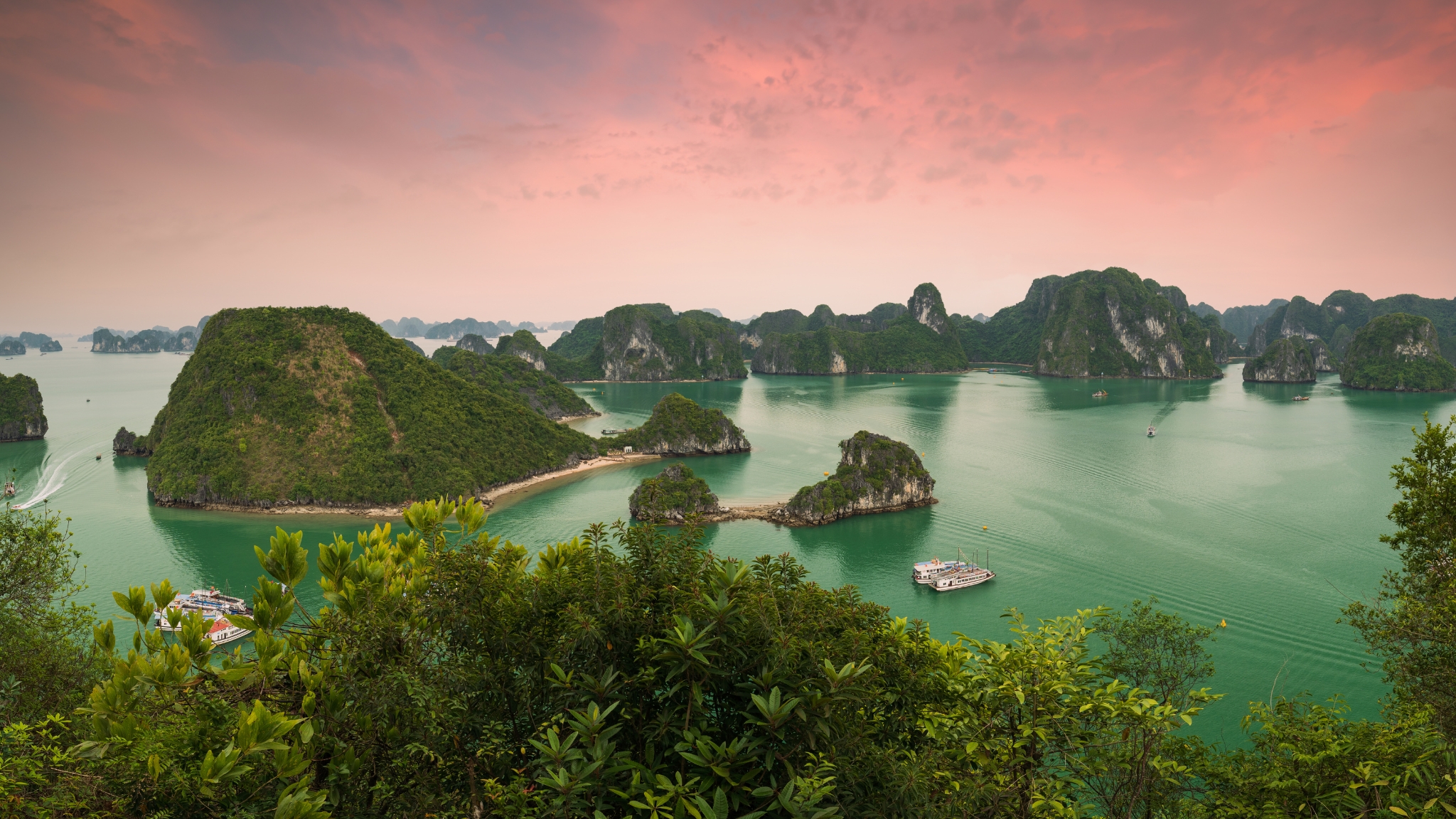 Day 4 Sunset Casts Golden Hues Across Halong Bay