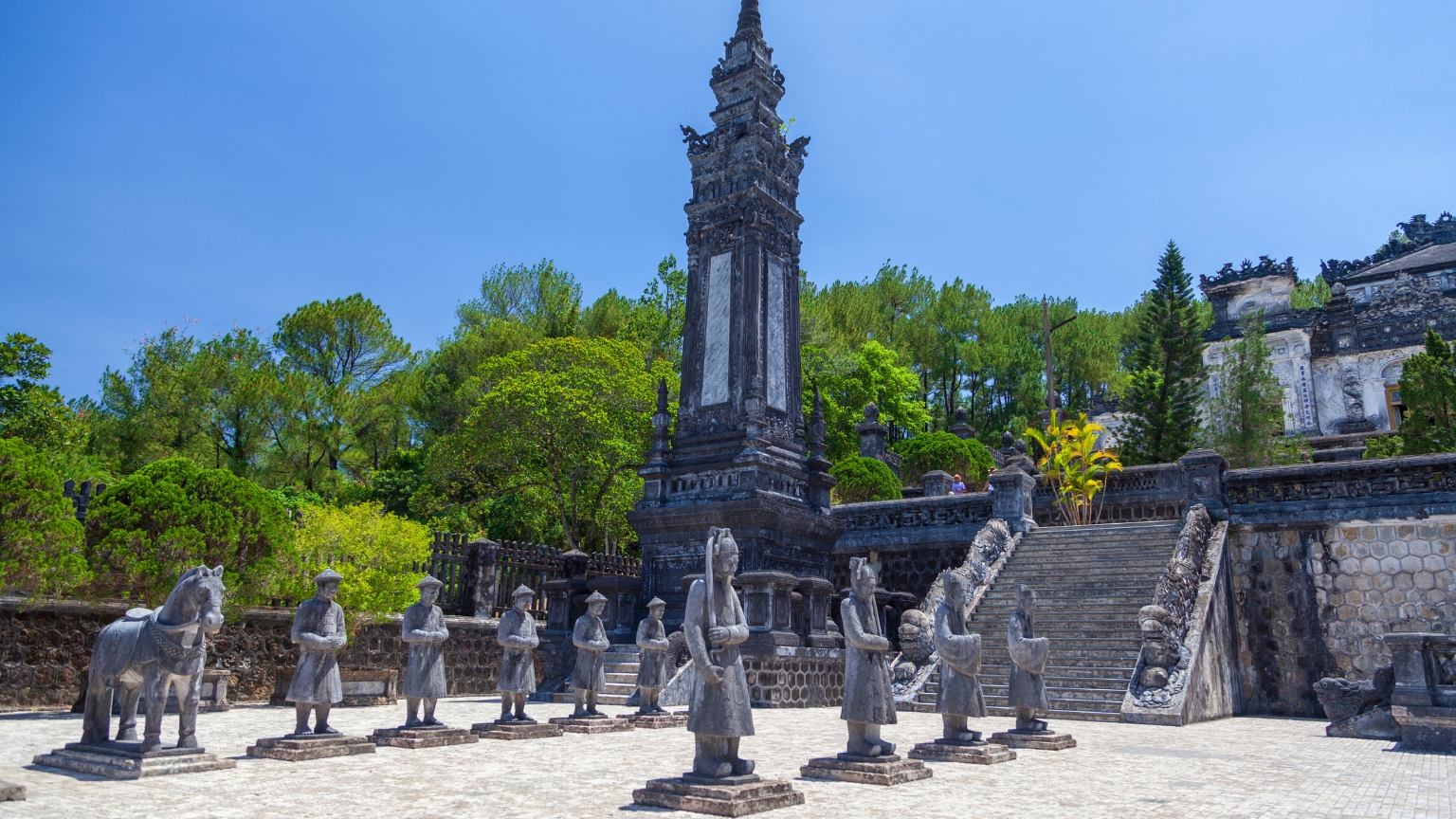 Day 8 Admire Khai Dinh Tomb With Elaborate Decoration