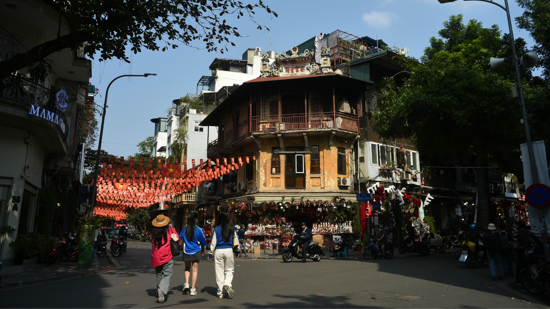 Day 2 Stroll Through Hanoi's Old Quarter