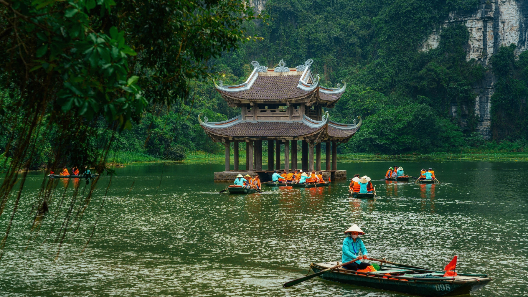 Day 5 Sail Through The Limestone Landscapes Of Trang An