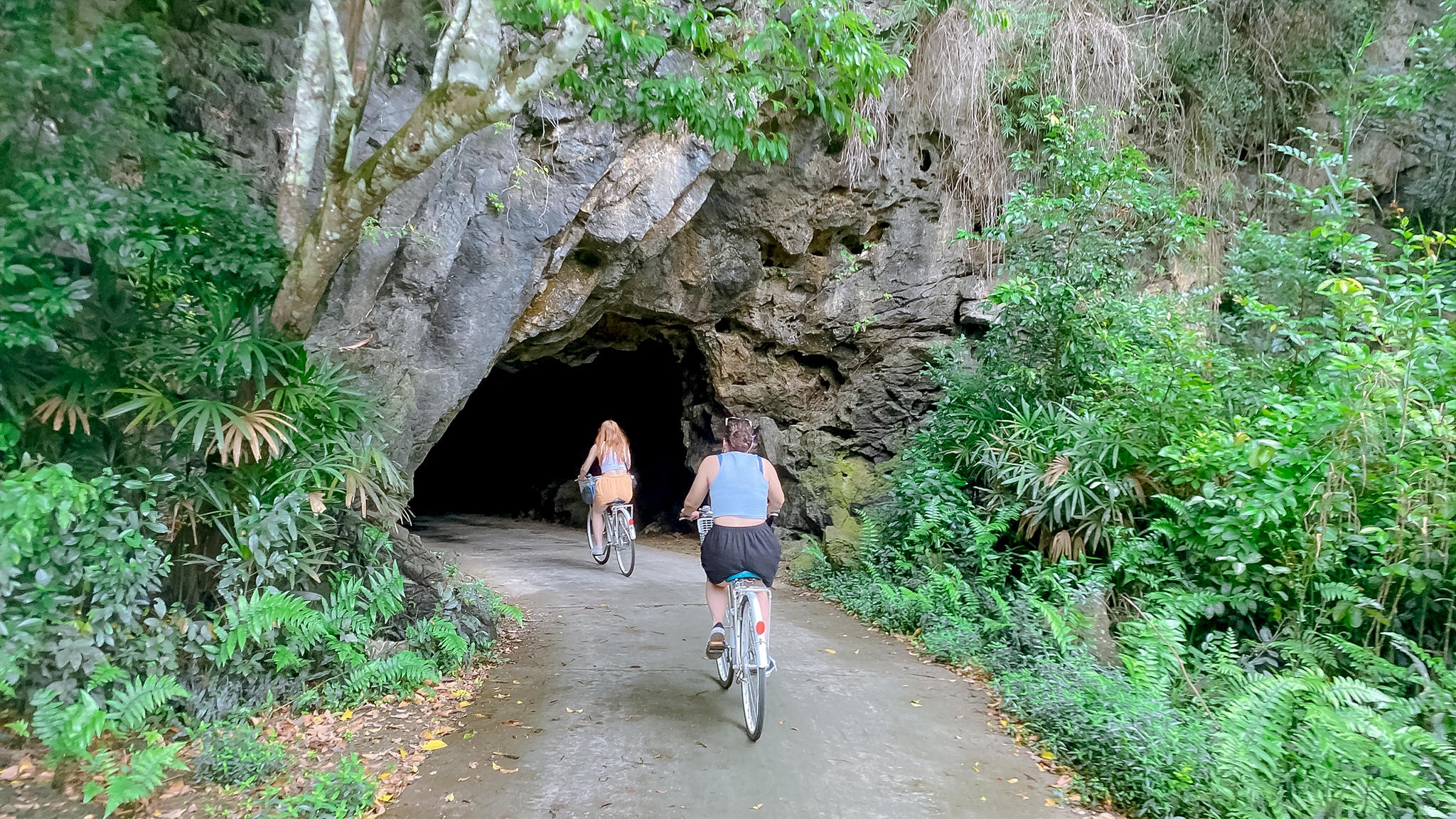 Cycling through the cave to Viet Hai village to enjoy the tranquility of Cat Ba Island