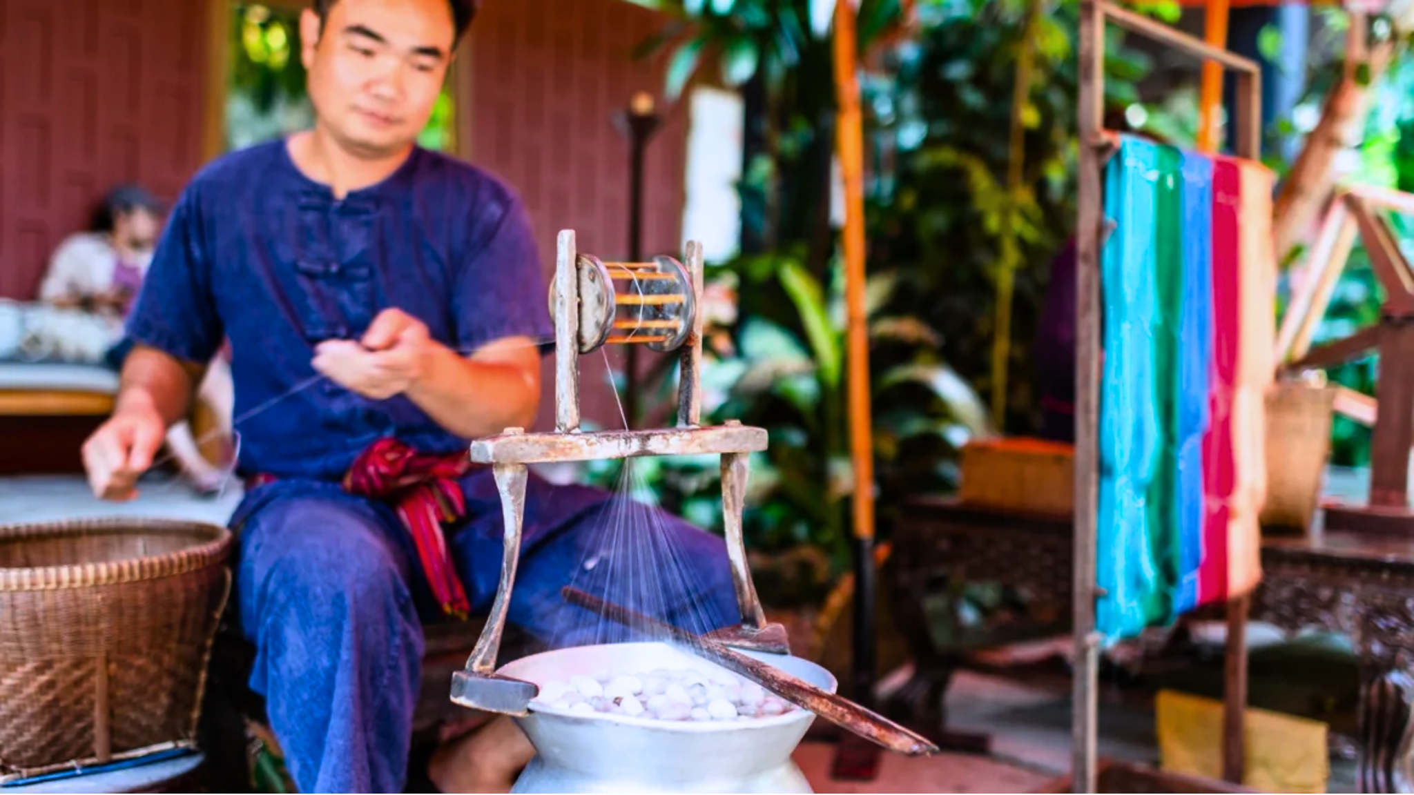 Day 2 Learn About The Thai Weaving Silk At Jim Thompson House