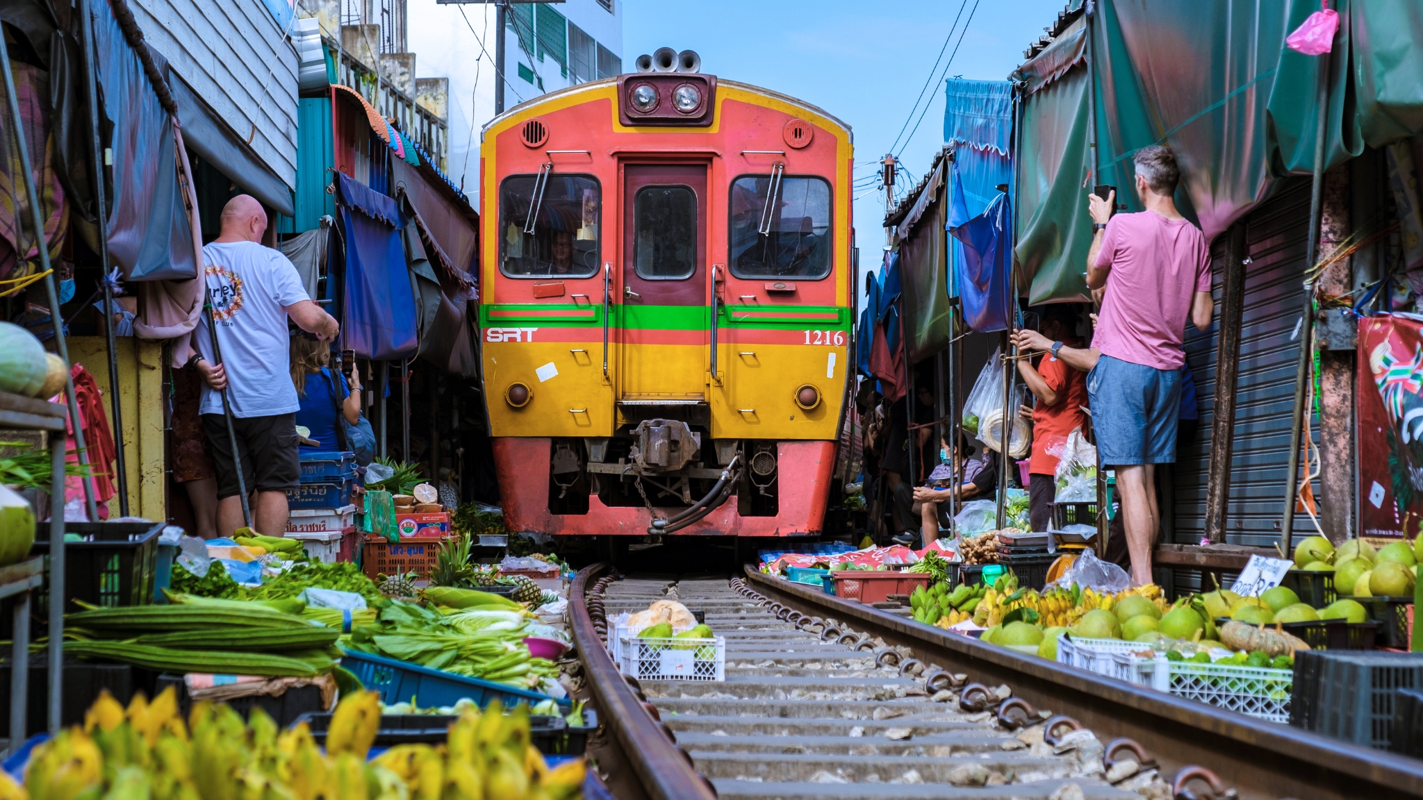 Day 3 Grab Exotic Moments At Train Market