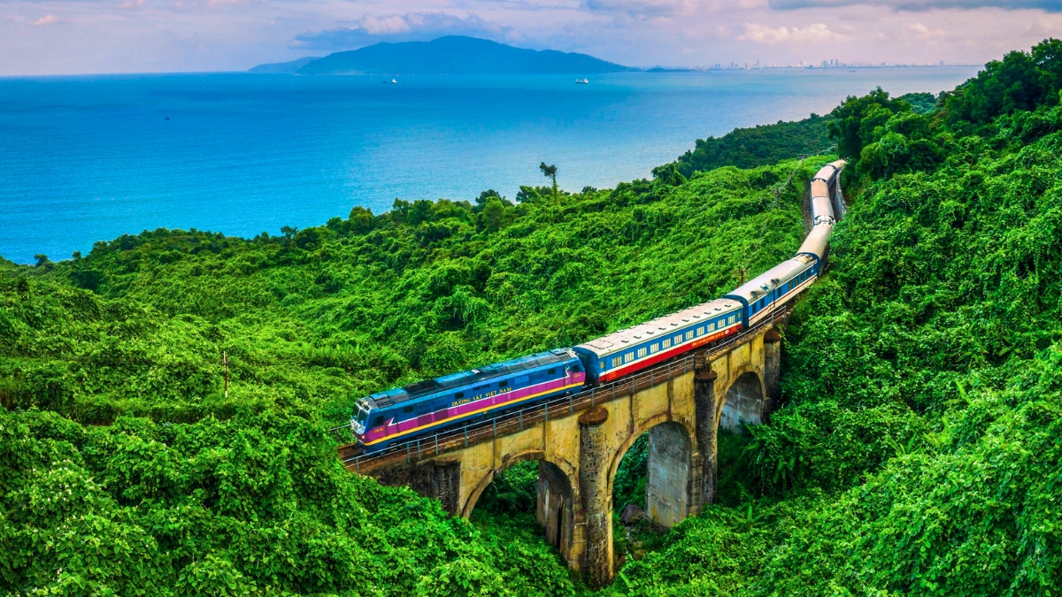 Day 4 Overnight Train To Hue